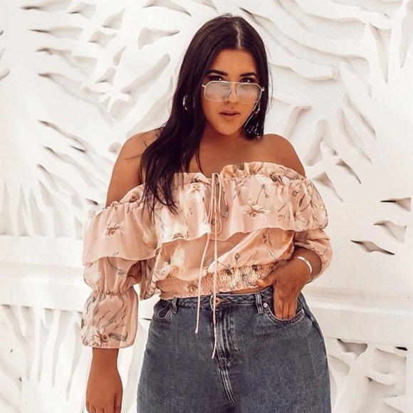 H&M Tops - 👚 FLORAL OFF THE SHOULDER TOP 👚